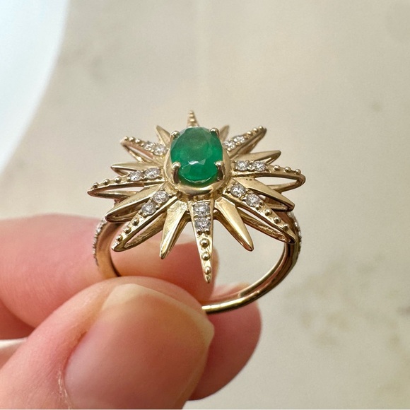 Gold and Emerald Sunburst Ring - Picture 7 of 14